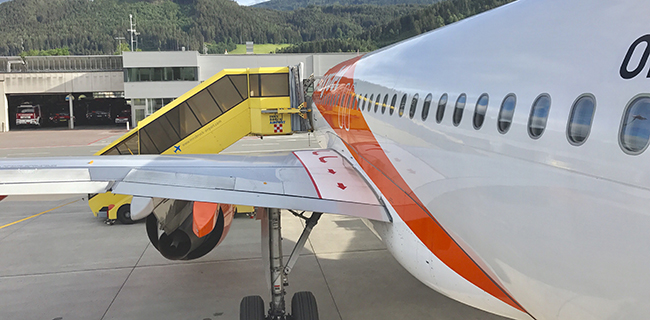 easyjet plane side with boarding steps